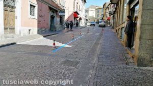 Viterbo - Strisce blu in via Cairoli