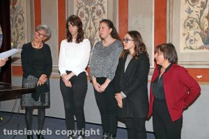 Viterbo - Premio "Viterbo che studia" - Le studentesse dell'istituto Santa Rosa con due docenti