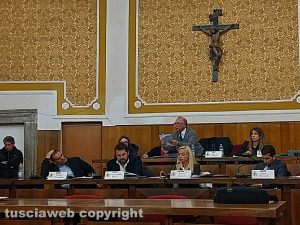 Montefiascone - Il consiglio comunale -Bagarre tra Massimo Paolini e Rosita Cicoria