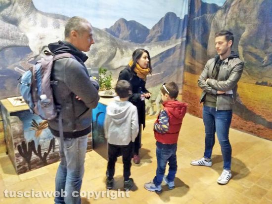 Viterbo - Il pubblico dei dinosauri della "terra dei giganti"