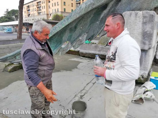 Viterbo - I lavori nella fontana del Sacrario