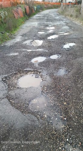 Civita Castellana - Buche su strada Sassacci