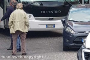 Viterbo - Bus bloccati a via Cairoli