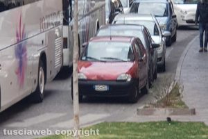 Viterbo - Bus bloccati a via Cairoli