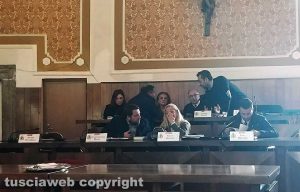 Montefiascone - Il consiglio comunale - La discussione sul rinvio della seduta