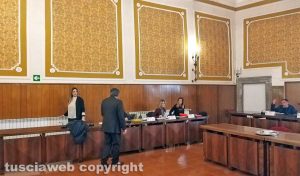 Montefiascone - Il consiglio comunale - La discussione sul rinvio della seduta