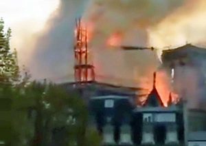Parigi - Incendio a Notre Dame