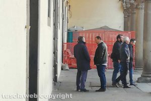Incontro sotto i portici fra Panunzi, Notti, Cappelli e Grancini