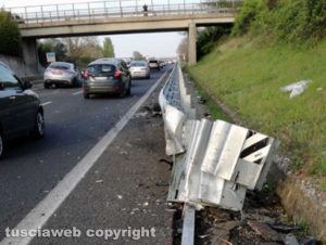 Vitorchiano - Incidente sulla Superstrada, ferito ragazzo