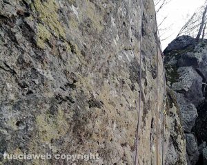 Arrampicatore sportivo cade e si frattura il piede - La parete rocciosa