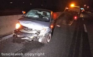 Viterbo - Auto va sbattere, passeggeri tutti salvi