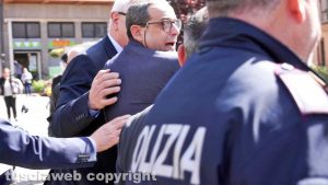 Viterbo - La contestazione contro il presidente Anpi Enrico Mezzetti