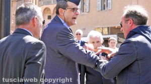Viterbo - La contestazione contro il presidente Anpi Enrico Mezzetti