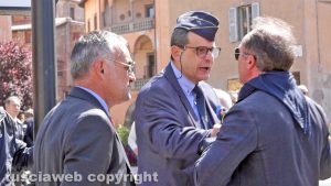 Viterbo - La contestazione contro il presidente Anpi Enrico Mezzetti