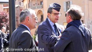 Viterbo - La contestazione contro il presidente Anpi Enrico Mezzetti