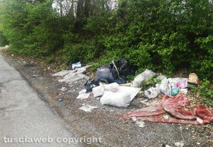 Viterbo - Degrado in strada Cimina al bivio per Fiescole