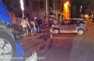 Bagnaia - Scontro tra due Panda al passaggio a livello nella notte