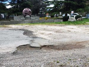 Viterbo - La fontana a sfera 