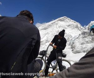 Il gruppo di Sisipuòfare al campo base dell'Everest
