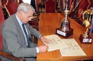 Viterbo - Il sindaco firma gli attestati