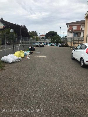 Viterbo - Rifiuti in via Garbini