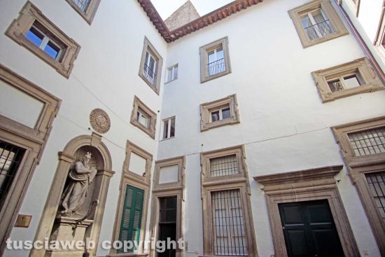 Viterbo - Palazzo Brugiotti