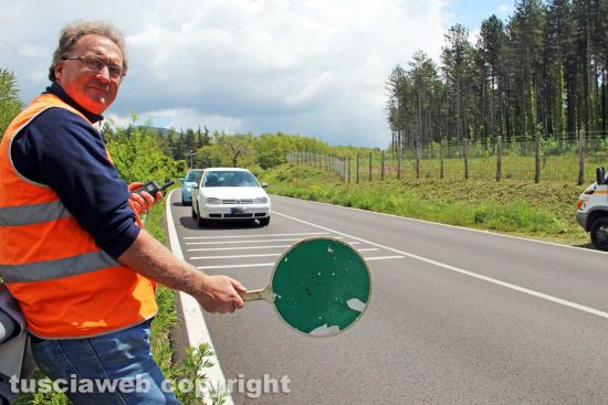Viterbo - Cimina - Operai al lavoro per sistemare la strada