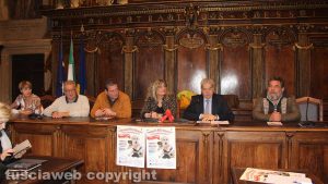 Viterbo - Presentazione della giornata dell'adozione contro l'abbandono dei cani