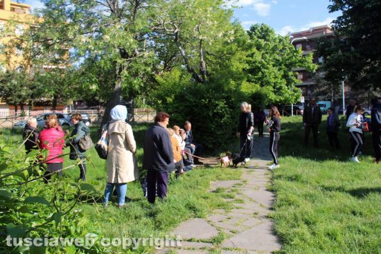 Viterbo - Il sit in al parco del Carmine