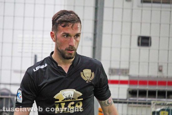 Alessandro Polidori con la maglia della Viterbese