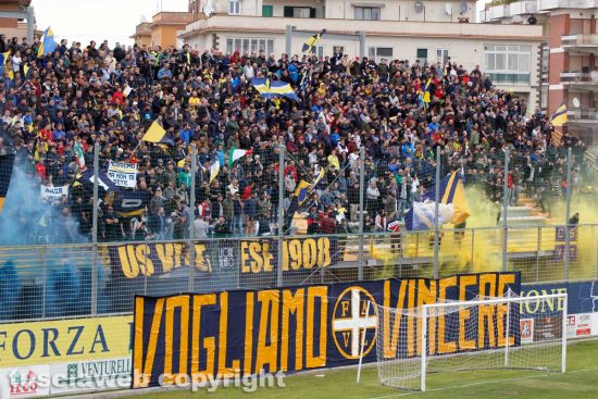 Sport - Calcio - Viterbese - La curva gialloblù