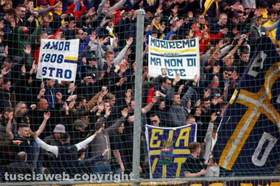Sport - Calcio - Viterbese - La curva gialloblù