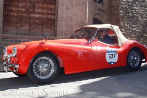 Motori - Mille miglia - Massimo Saggini e Domenico Struzzi su Jaguar Xk 120 Ots roadster del '54