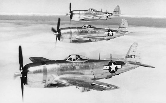 Una formazione di P-47