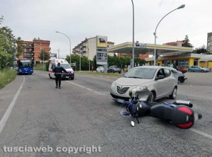 Viterbo - Scontro auto-scooter sulla Tangenziale ovest