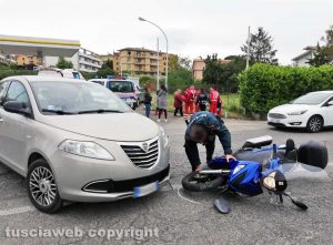 Viterbo - Scontro auto-scooter sulla Tangenziale ovest