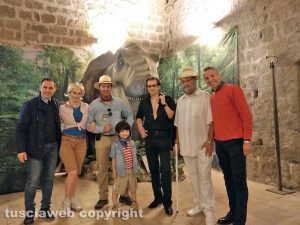 Viterbo - Davide Argentieri e Daniele Mautone assieme ai Cosplayer Jurassic group Italia 
