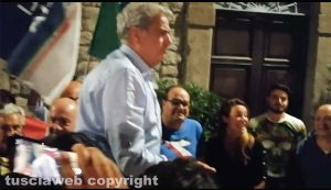 Il prefetto Giovanni Bruno festeggia la vittoria di Giovanni Arena