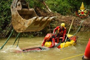 Perugia - Anziano trovato morto in un torrente - Vigili del fuoco in azione