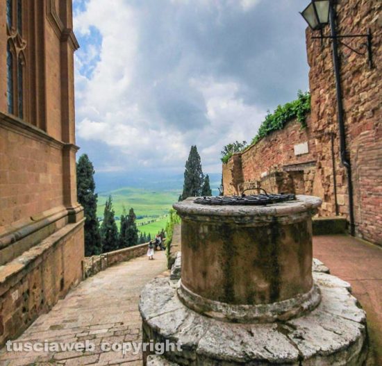 Pienza in fiore, le foto di Maria Rosaria Carobelli