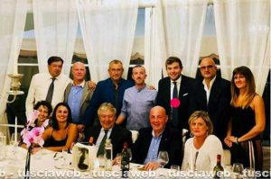 Il prefetto Giovanni Bruno alla cena per festeggiare l'inaugurazione della sede della Lega - Nella foto di gruppo anche Alessandro Giulivi