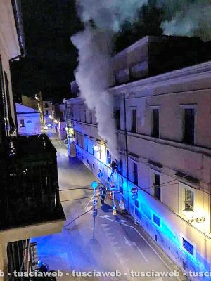 Civita Castellana - Incendio all'ex scuola annessa