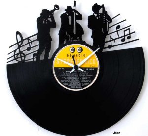 Viterbo - Gli orologi dell'azienda Vinyluse