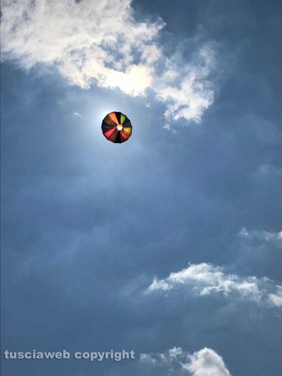 Il sole in una mongolfiera