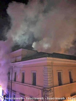 Civita Castellana - Incendio all'ex scuola annessa