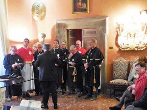 Il coro delle confraternite diretto da don Alfredo Cento
