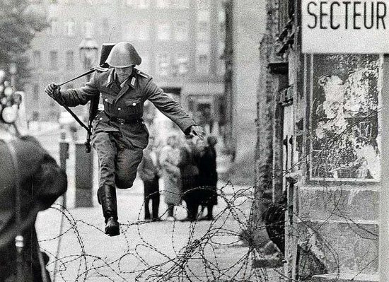 Berlino Est - Hans Conrad Schumann - La foto del salto