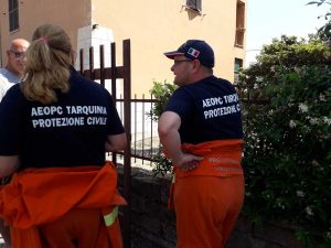 Tarquinia - Incendio vicino alla stazione - Volontari Aeopc