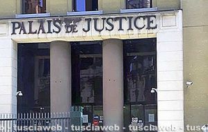 Il palazzo di giustizia di Nimes (Francia)
