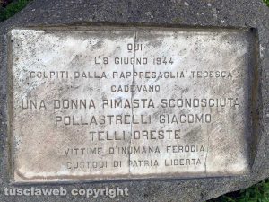 Viterbo - La lapide ricorda che l’8 giugno 1944 i nazisti trucidarono tre persone a piazzale Gramsci